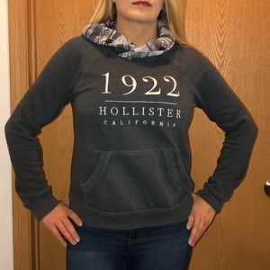 •Hollister Sweatshirt•